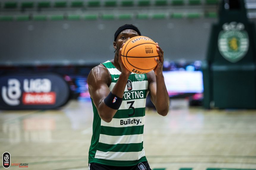Maleeck Harden-Hayes, jogador da equipa de basquetebol do Sporting 2025-2026. Foto FPB