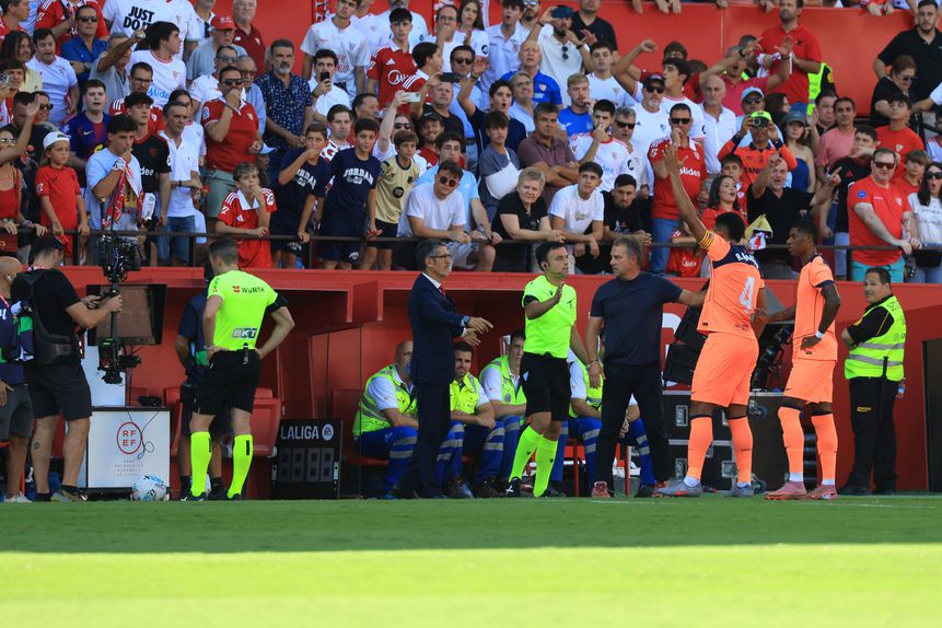 Hansi Flick e Ronald Araújo