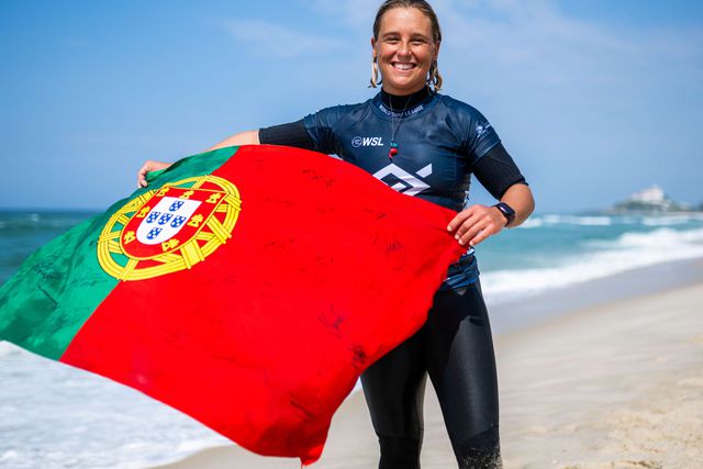 A surfista Yolanda Hopkins venceu o CS Saquarema Pro no Brasil e qualificou-se para o circuito mundial de surf 2026. Foto WSL