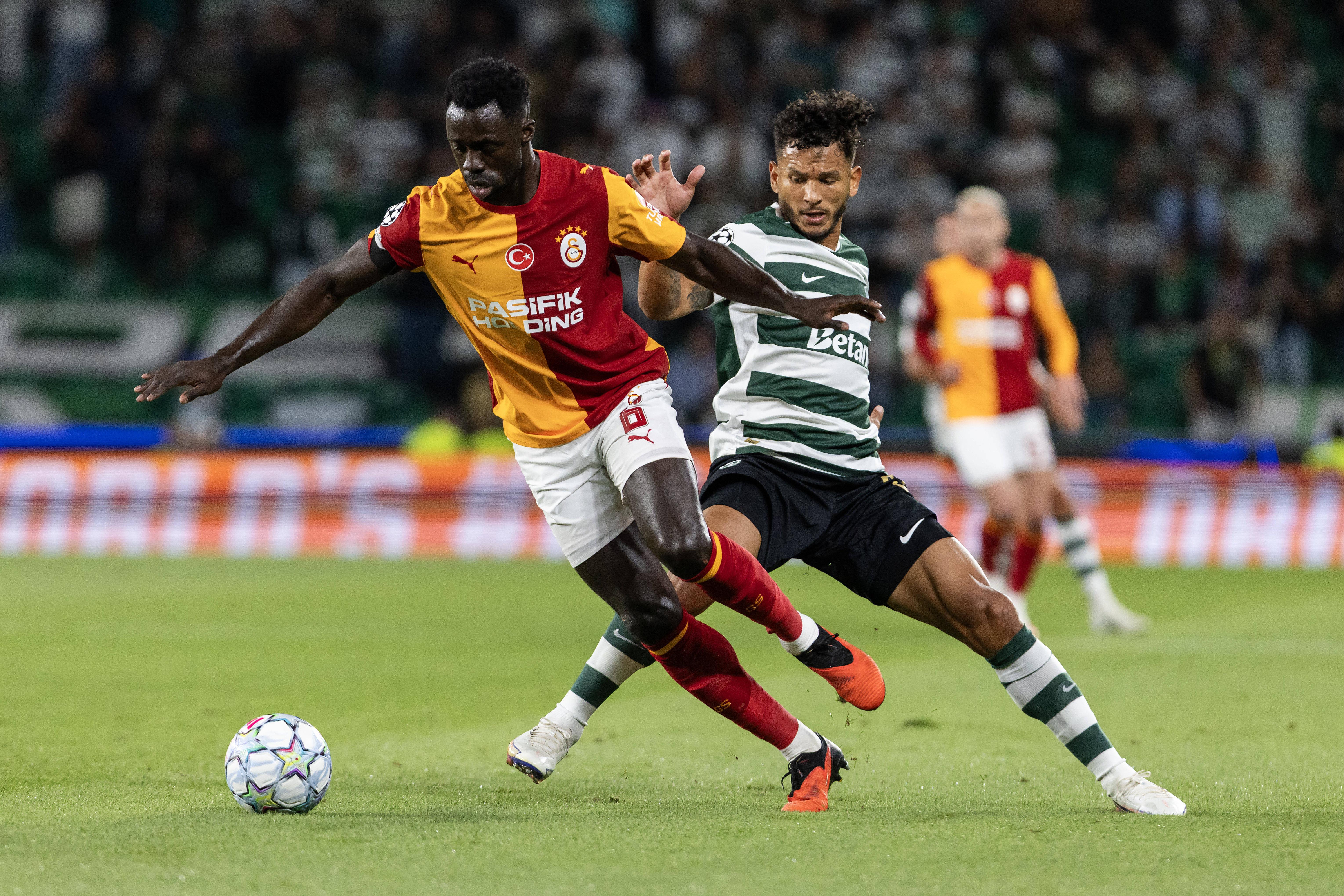 Davinso Sánchez, central do Galatasaray, defrontou o Sporting na edição da Champions de 2026/27 - Foto: IMAGO