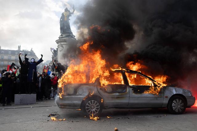 Caos em Paris - foto: IMAGO