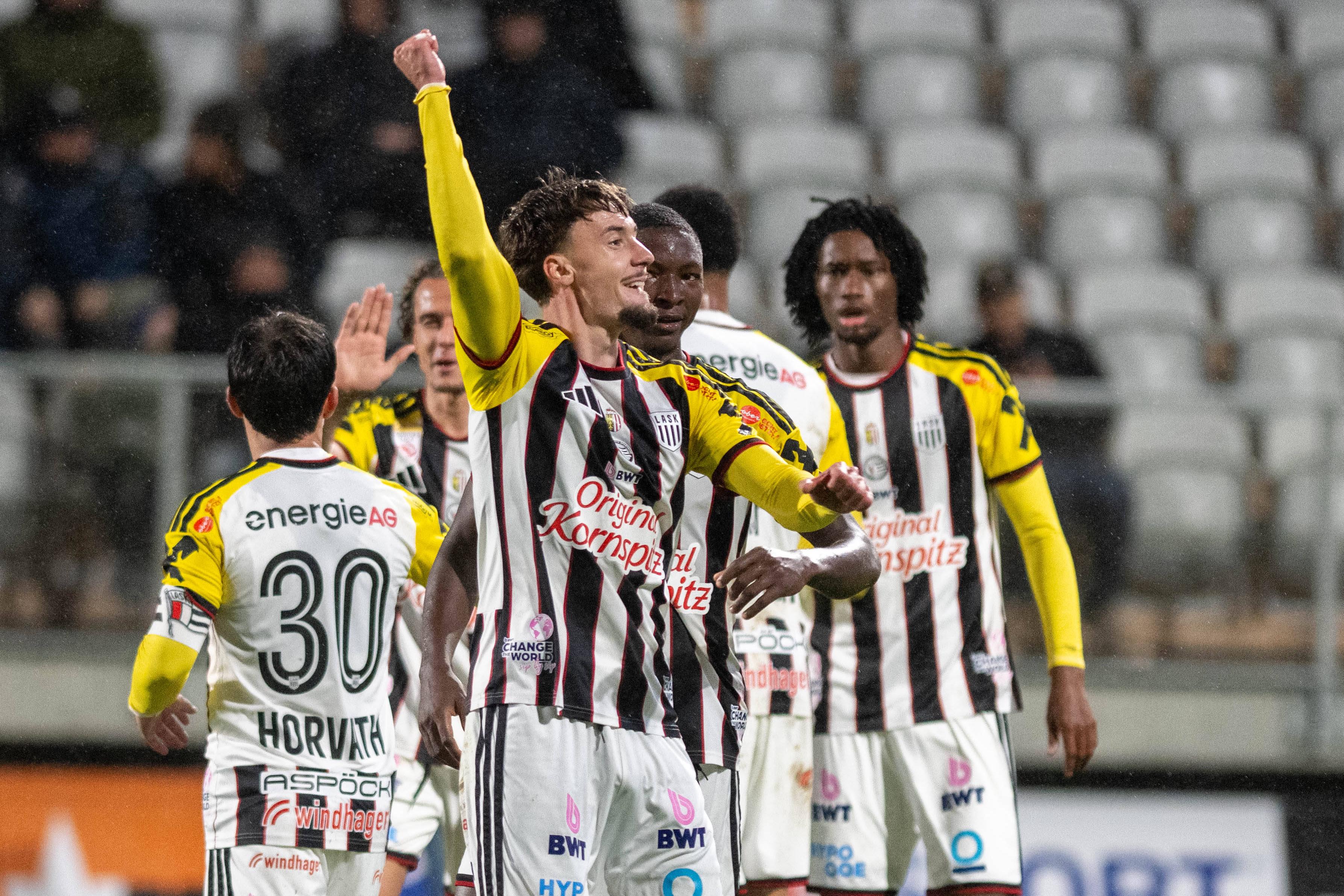 Lang festeja um dos seus dois golos na goleada de 4-0 ao Lustenau - Foto: IMAGO