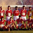 A equipa do Benfica em 1988. Mozer é o segundo em cima, a contar da esquerda, e Ricardo o quarto (foto: A BOLA)
