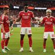 Dahl, Jhon Durán e Prestianni, rspetivamente lateral-esquerdo, ponta de lança e extremo, festejam golo do Benfica - Foto: IMAGO