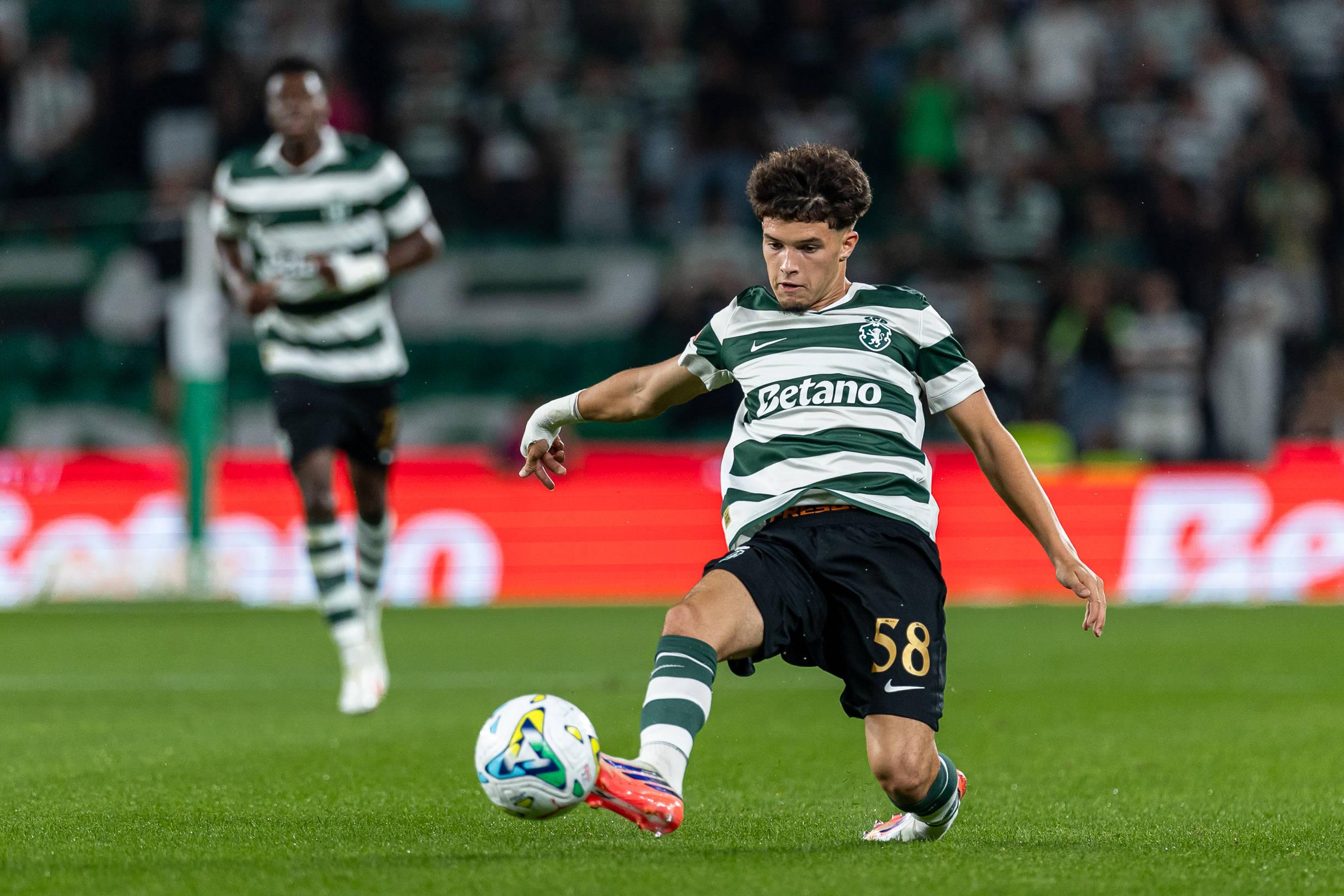 Flávio Gonçalves pode ser uma das surpresas completando o trio do meio-campo - Foto: IMAGO