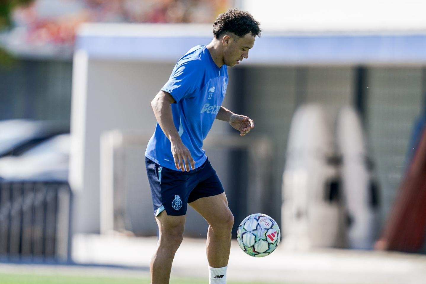 Pepê no treino matinal do Olival - foto: FC Porto