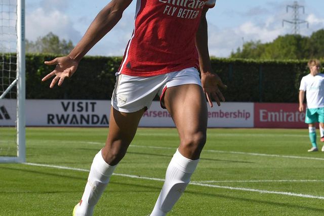 O jovem de 15 anos que marcou 10 golos num só jogo e pode jogar por 3 países