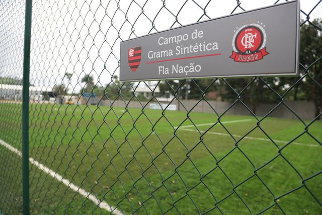 Flamengo registou 70ºC nos sintéticos: há risco de queimaduras nos pés