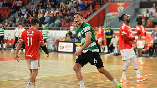 Sporting vence Benfica na Luz e decide o título com o FC Porto em casa