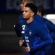Fez história, marcou e saiu lesionado: os 16 minutos da estreia de Zaire-Emery