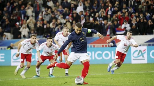 Mbappé faz hat-trick de golos e assistências no atropelamento de Gibraltar (14-0)