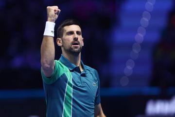 Djokovic sublime atropela Alcaraz nas ATP Finals