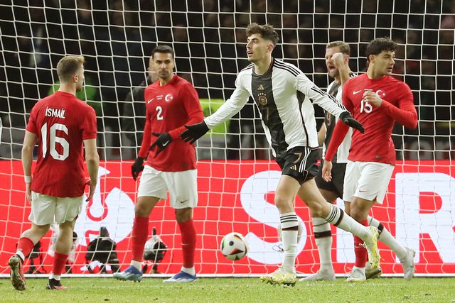 Nagelsmann joga com Havertz a defesa-esquerdo e ele… marca