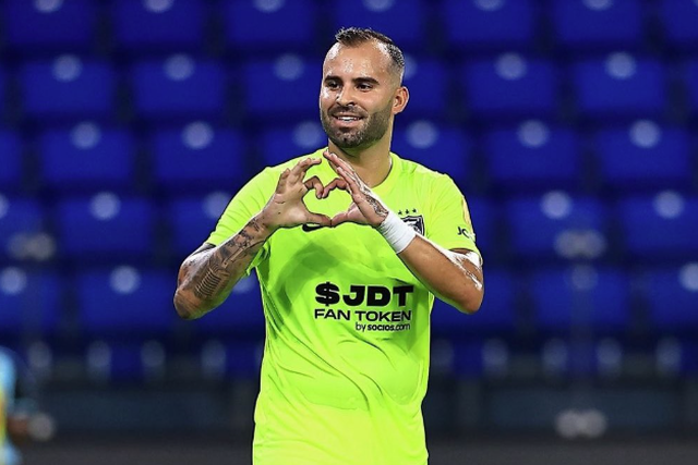 Ex-Sporting prometeu voltar ao topo, mas nem na Malásia joga