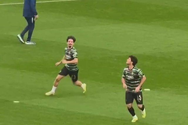 Vitinha e João Neves em ação antes de um jogo de Portugal