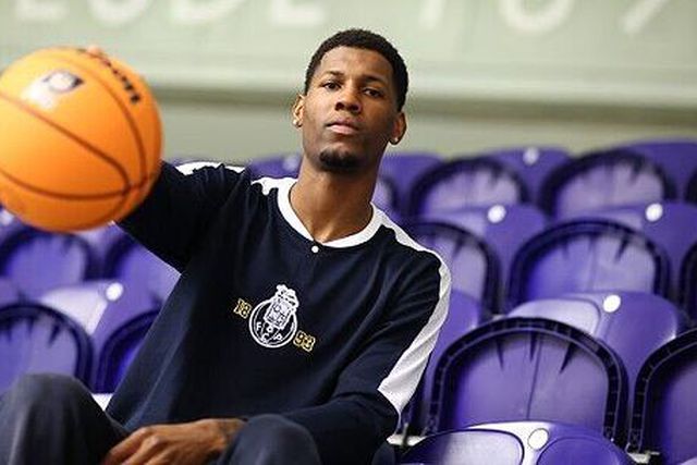 Norte-americano Cornelius Hudson reforça FC Porto