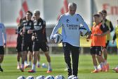 José Mourinho, treinador do Benfica, em fase de treino no Seixal