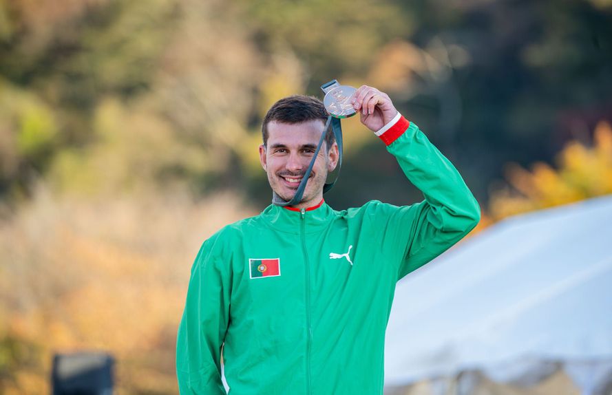 André Soares conquistou o bronze esta madrugada no Japão. Foto FPC