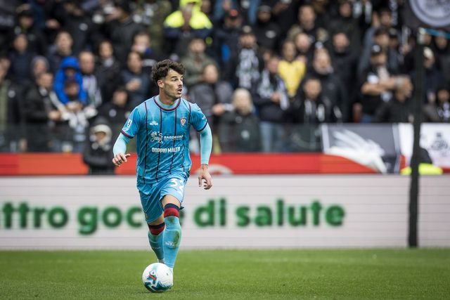Zé Pedro já participou em sete jogos pelo Cagliari - Foto: CAGLIARI CALCIO