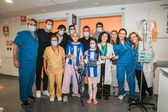 Farioli e equipa técnica visitaram ala pediátrica do Hospital de São João (Foto - FC Porto)