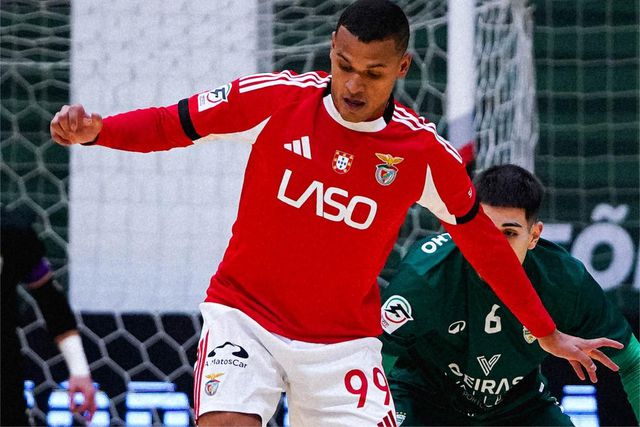 Benfica cimenta liderança em Porto Salvo e ajuda o… Sporting