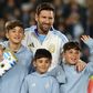 Messi com os três filhos. Foto: IMAGO