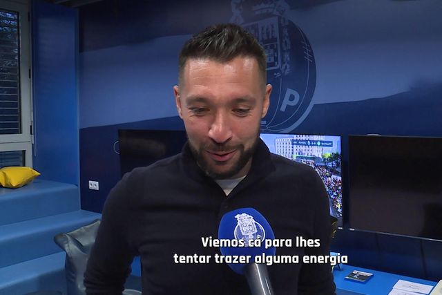 Comovido, Farioli deixou a promessa: «Vamos voltar todos»