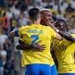 Talisca celebra com Cristiano Ronaldo no Al Nassr