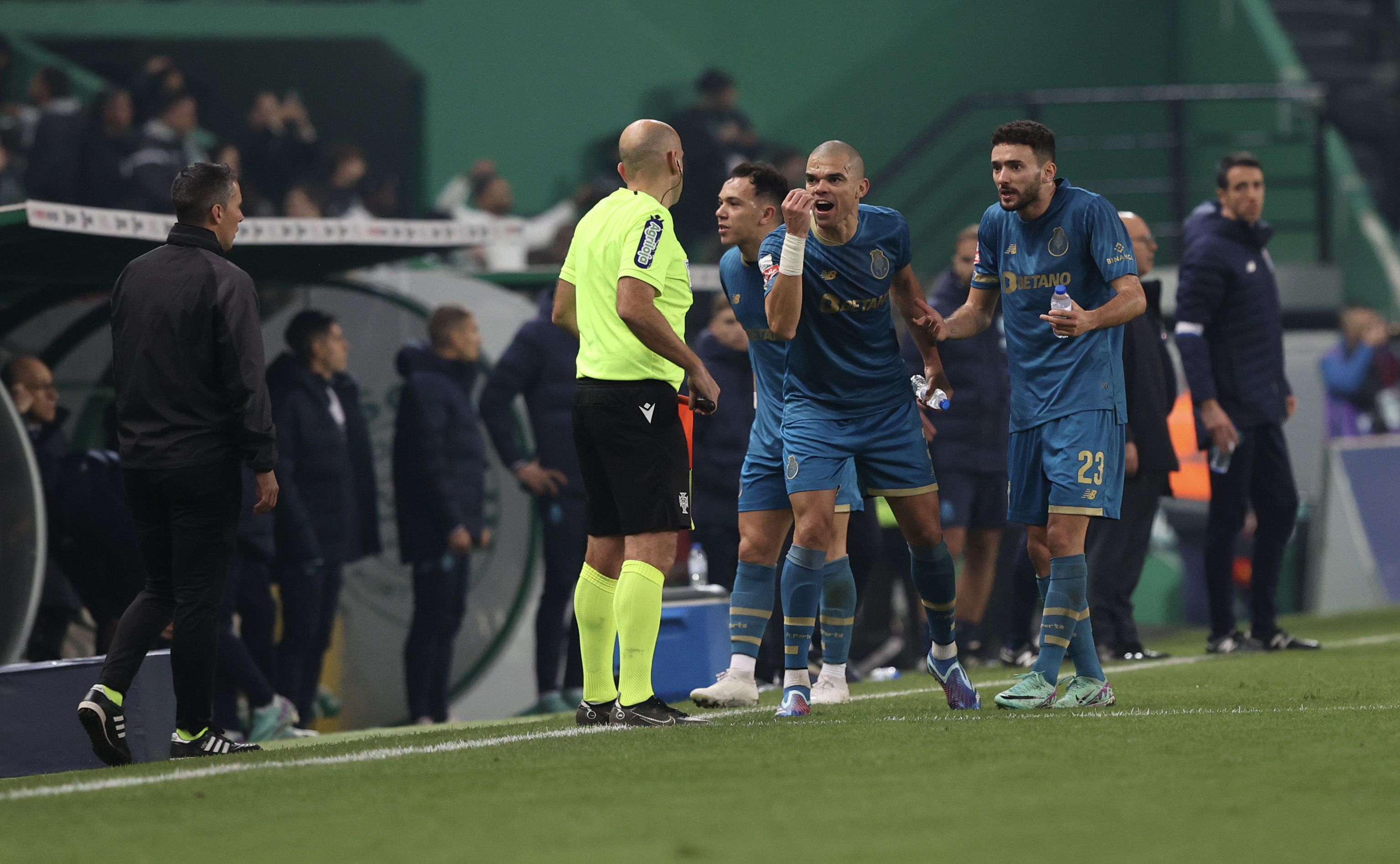 Futebol na TV: Saiba que jogos pode acompanhar este fim de semana - Futebol  - SAPO Desporto