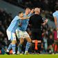 Manchester City multado por... cercar árbitro
