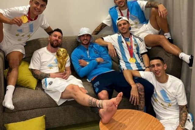 Messi celebra um ano de título mundial com fotografias inéditas