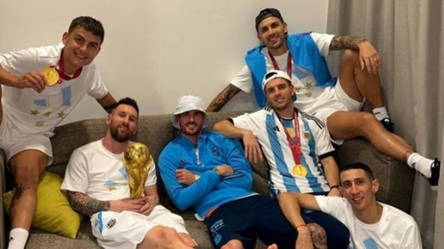 Messi celebra um ano de título mundial com fotografias inéditas