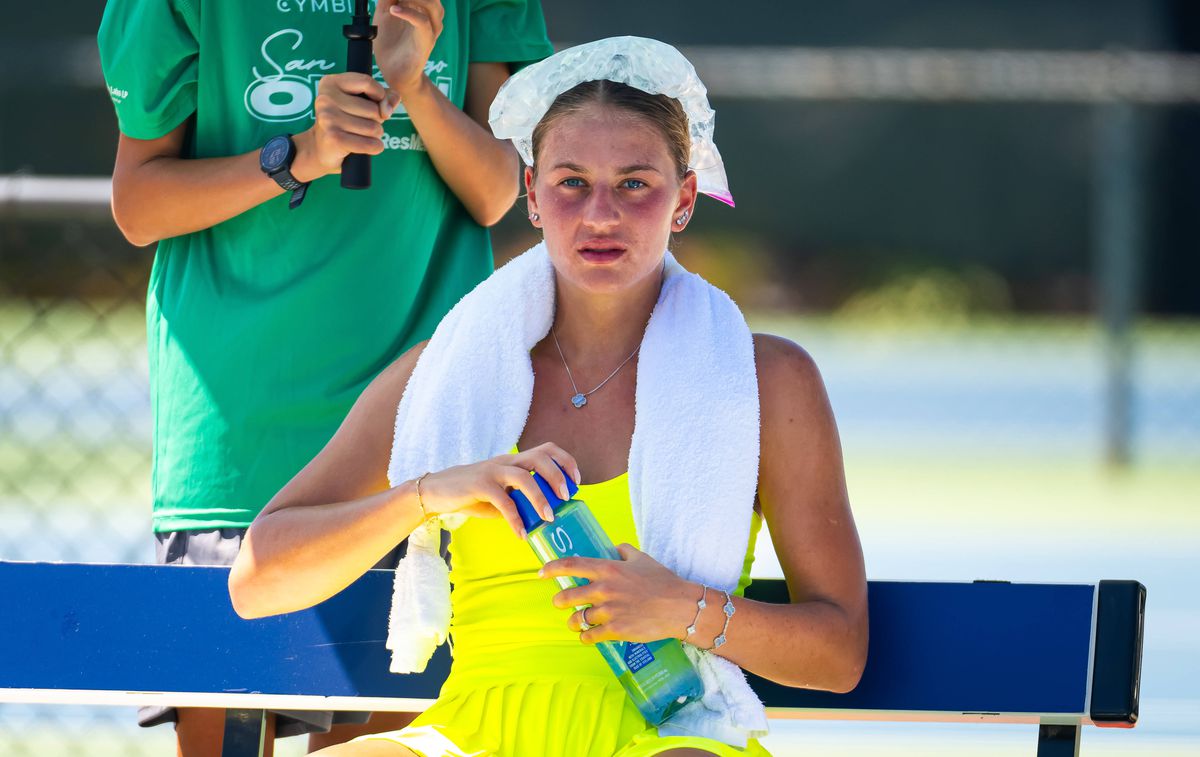 Para todos os que estão a lutar e a morrer”: ucraniana Marta Kostyuk vence  primeiro WTA e recusa cumprimentar adversária russa – Observador