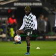 Deixou o Liverpool para rumar à Bundesliga e torna-se num «problema disciplinar»