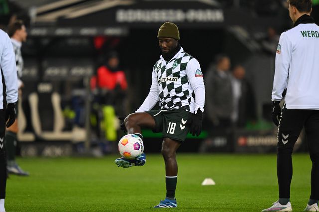 Deixou o Liverpool para rumar à Bundesliga e torna-se num «problema disciplinar»