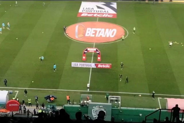 Leões e dragões recolhem aos balneários