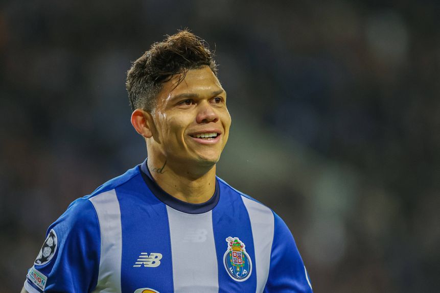 Evanilson sorri durante um jogo pelo FC Porto