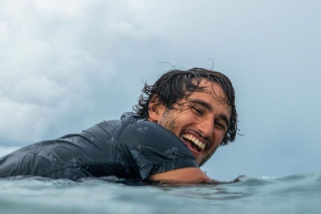 «O Kelly Slater partiu a prancha ao meio, eu vinha atrás e fiz a minha melhor onda do dia»