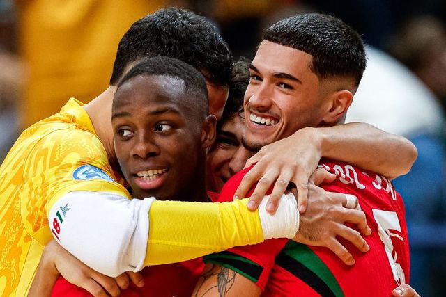 Seleção falha goleada, apanha 'susto', mas derrota Países Baixos com justiça