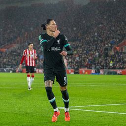 Taça da Liga: Liverpool segue em frente no regresso de Darwin aos golos