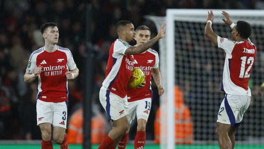 Taça da Liga: Arsenal passa por susto, mas vence com hat-trick de Gabriel Jesus