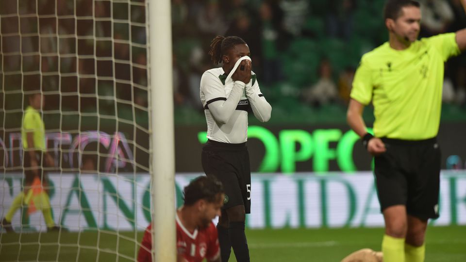 VÍDEO: o falhanço de Quenda no Sporting-Santa Clara