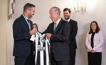 Artur Jorge ofereceu camisola do Botafogo a Marcelo Rebelo de Sousa