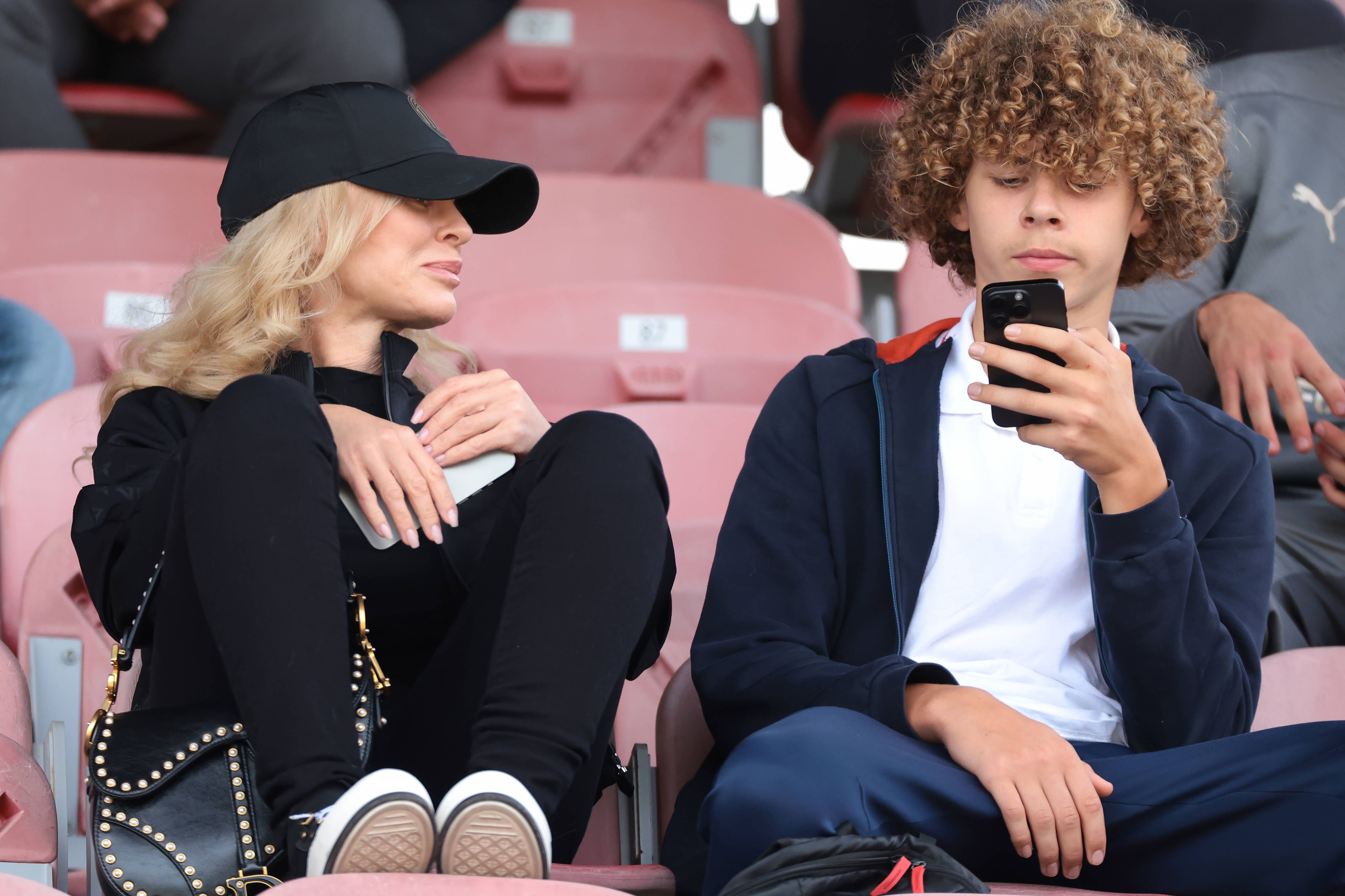 Helena Seger, mulher de Zlatan Ibrahimovic, e o filho Vincent