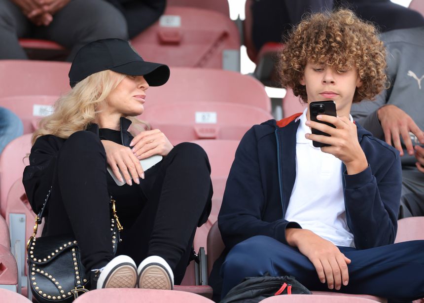 Helena Seger, mulher de Zlatan Ibrahimovic, e o filho Vincent