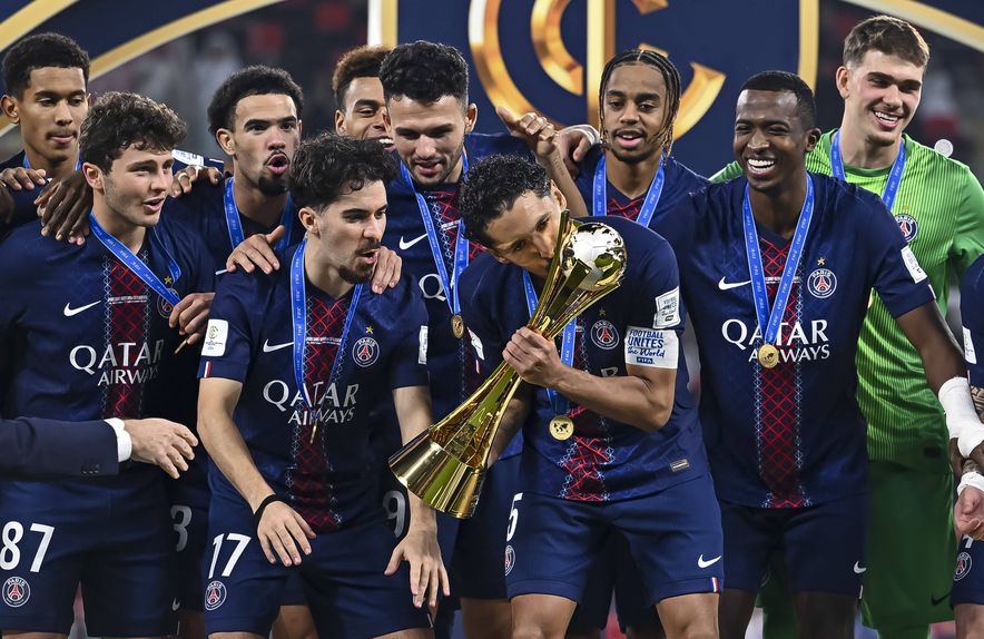 Vitinha, João Neves, Gonçalo Ramos e colegas do PSG festejam conquista da Taça Intercontinetal (IMAGO)