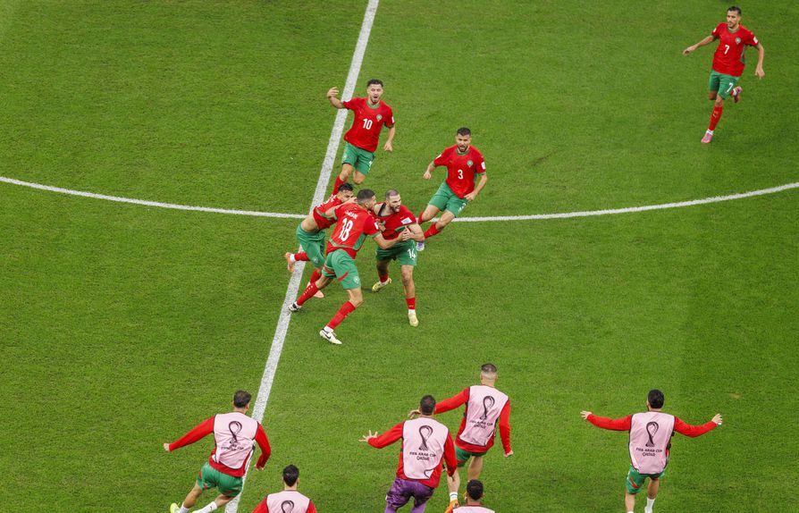 Festejos de Marrocos depois do golaço de Oussama Tannane