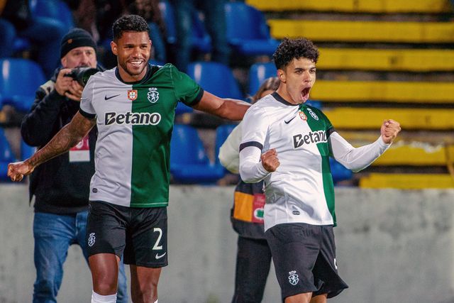 O festejo de Simões - Foto: EDUARDO COSTA/LUSA