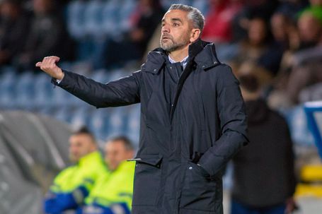 Rui Borges pouco olhou para o relvado enquanto o VAR comunicava com o árbitro João Pinheiro (Foto Eduardo Costa/LUSA)