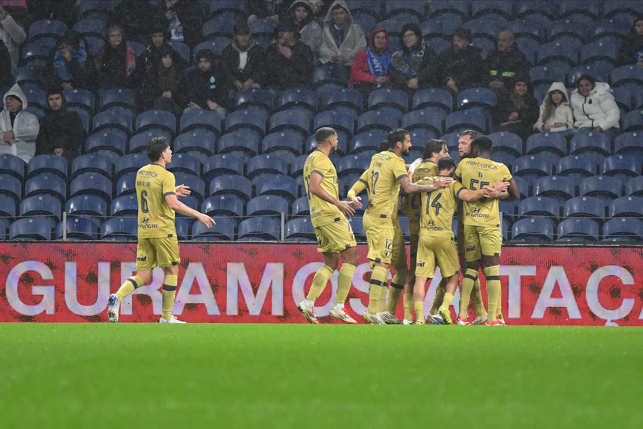 Justin De Haas fez o empate para o Famalicão no Dragão - Foto: Rogério Ferreira / Kapta+